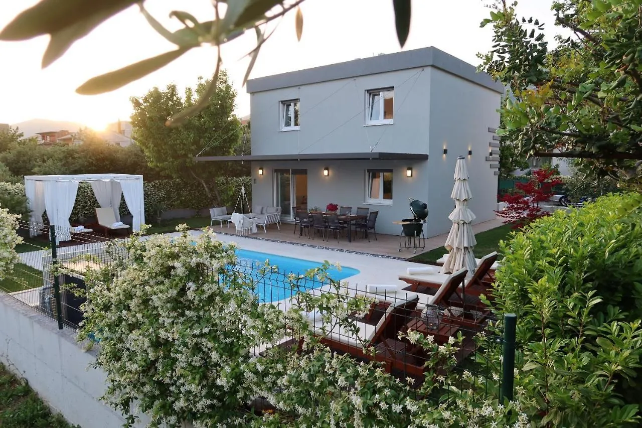 The Cube, Luxury Villa With Private Pool Kastela 0*,