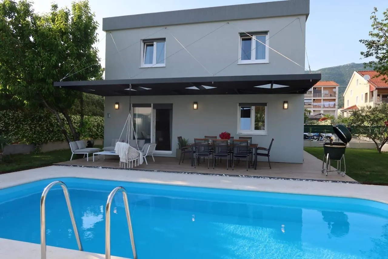 The Cube, Luxury Villa With Private Pool Kastela