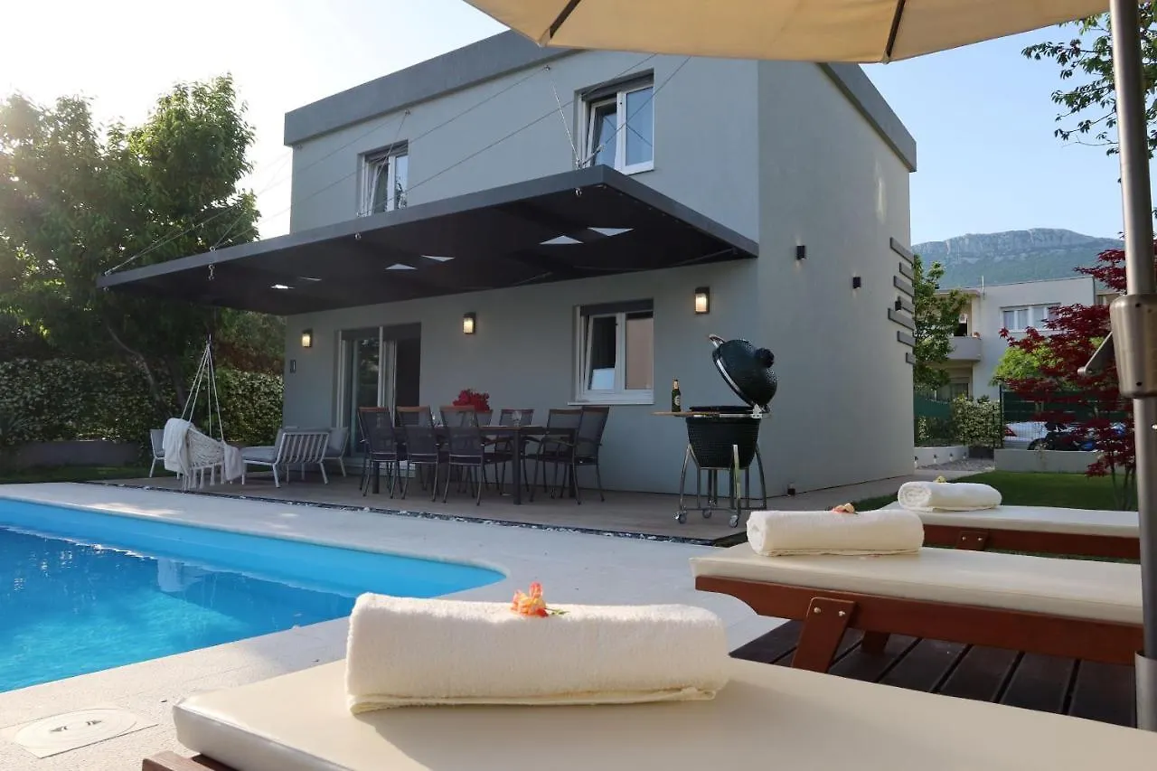 The Cube, Luxury Villa With Private Pool Kastela