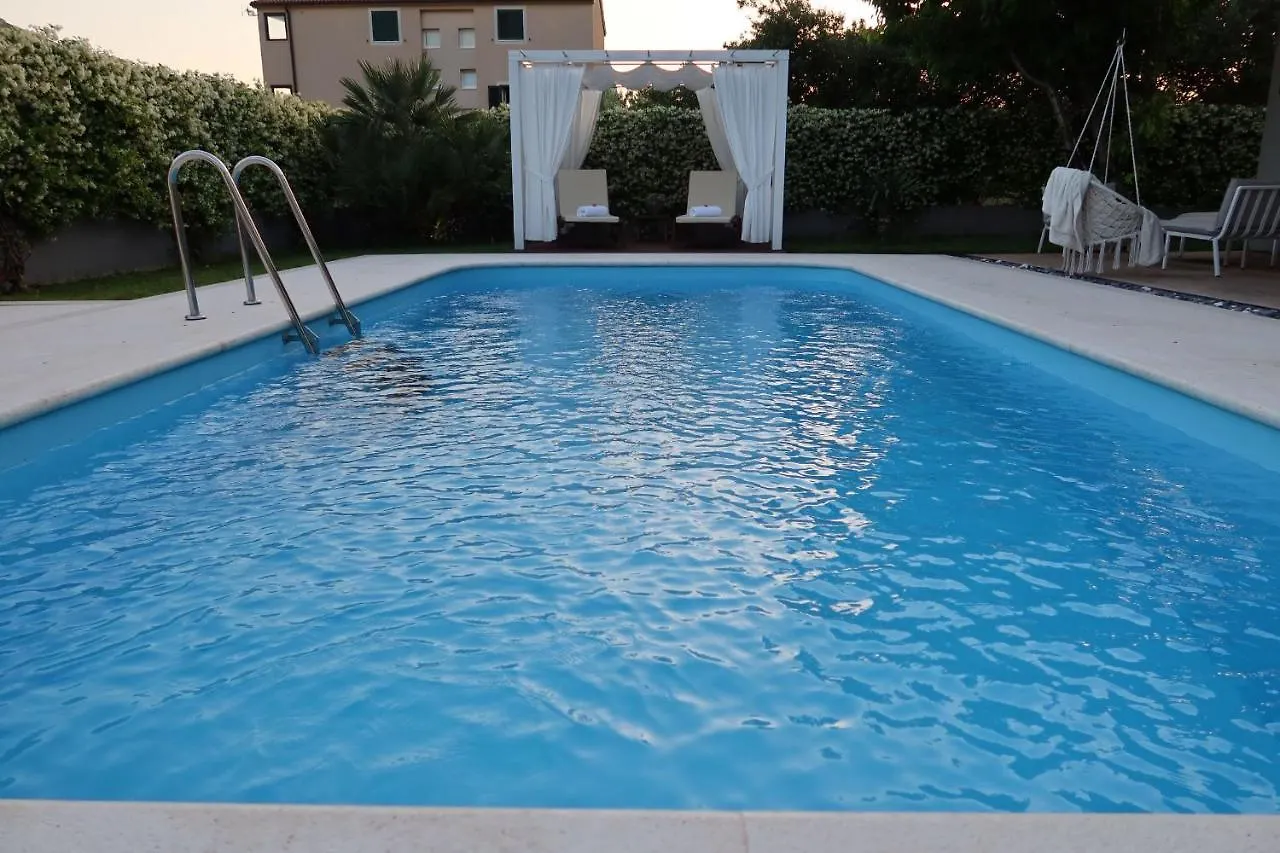 The Cube, Luxury Villa With Private Pool Kastela