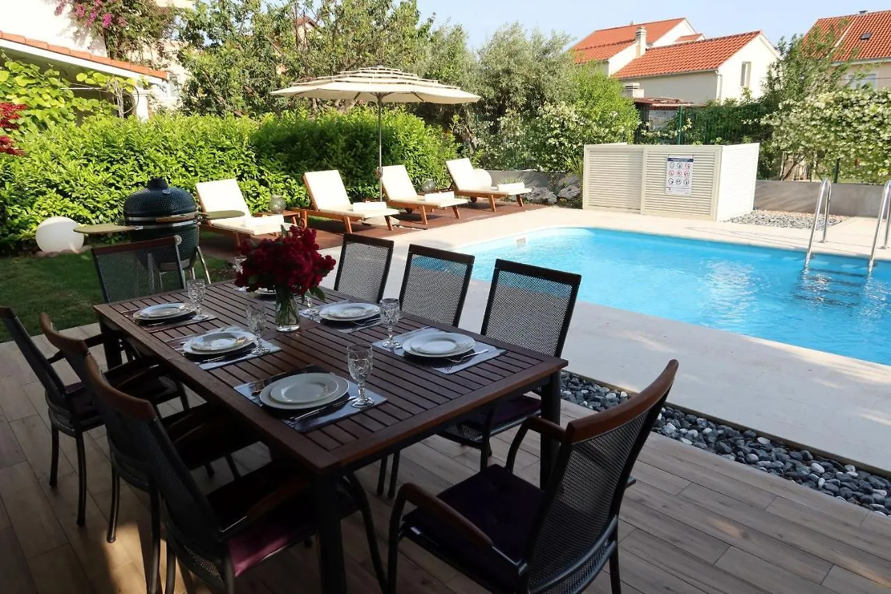The Cube, Luxury Villa With Private Pool Kastela