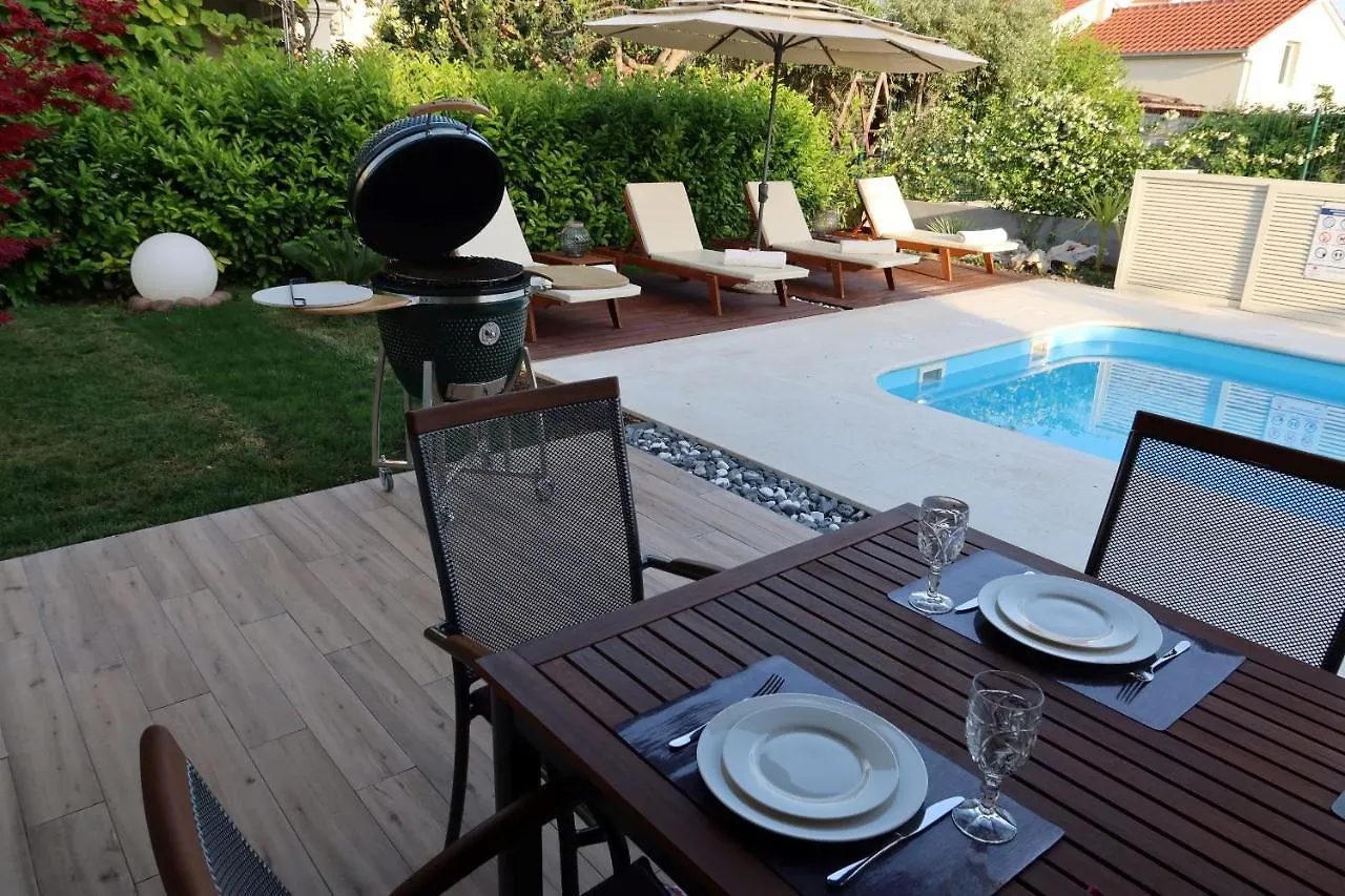 The Cube, Luxury Villa With Private Pool Kastela