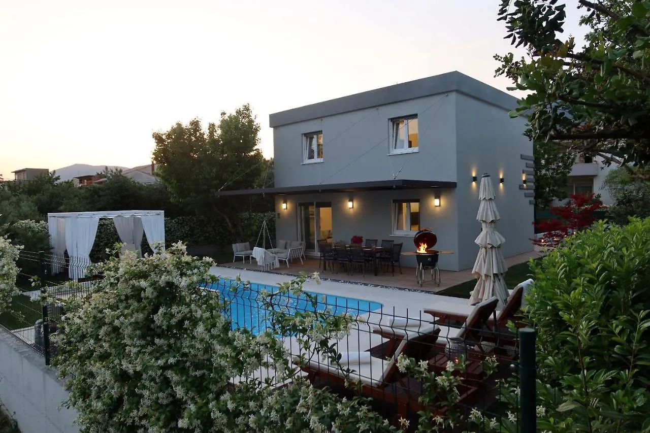 The Cube, Luxury Villa With Private Pool Kastela
