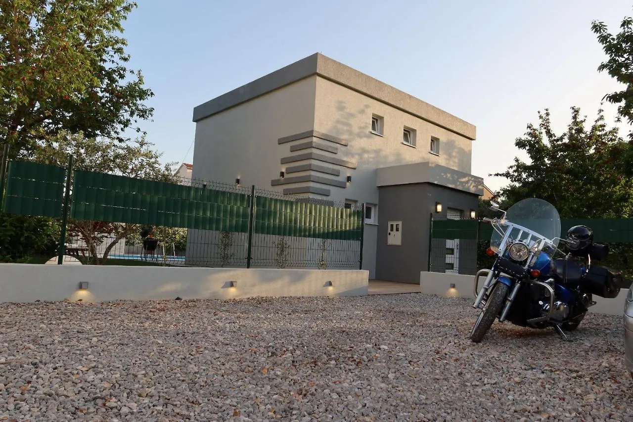 The Cube, Luxury Villa With Private Pool Kastela