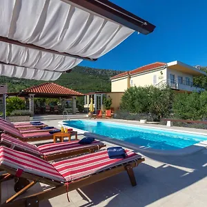 Oliva Villa